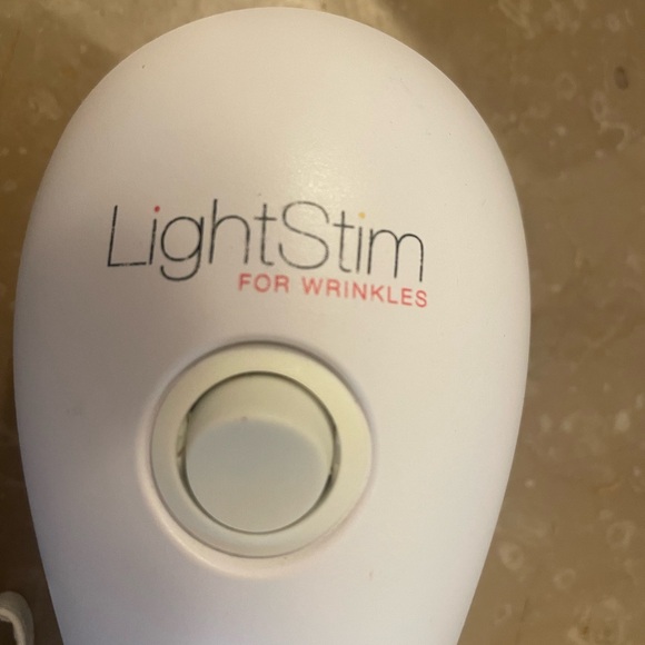 LightStim for wrinkles - Picture 5 of 8